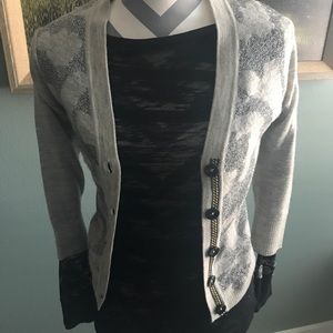 Super cute little layering piece.